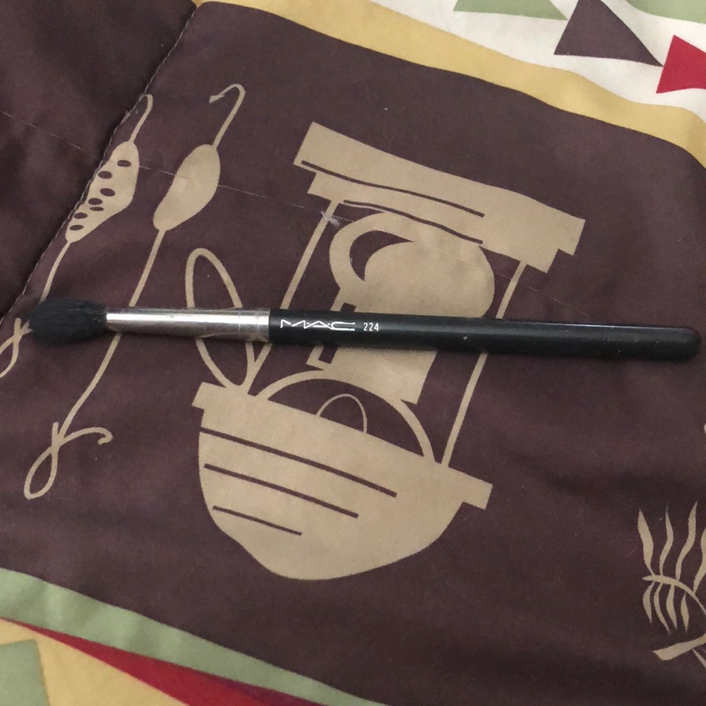 MAC 224 brush